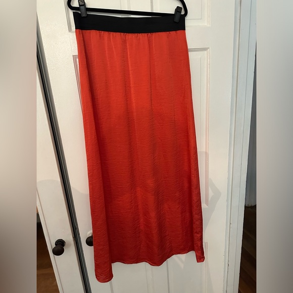 BAR III Flowy Mild Red Crinkle Maxi Skirt - Picture 1 of 4